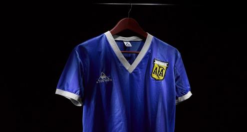 ملايين أيقونة مارادونا.. قيمة القميص أم ثمن الحكاية؟